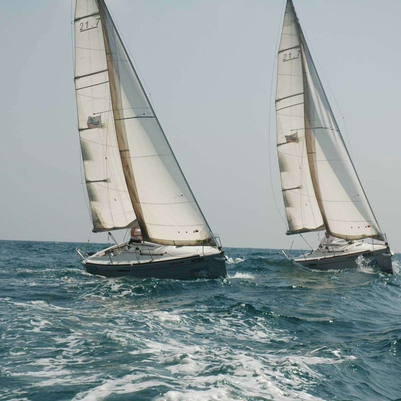 חוויית הפלגה ולימוד שייט על יאכטת 7 מטר בתל אביב